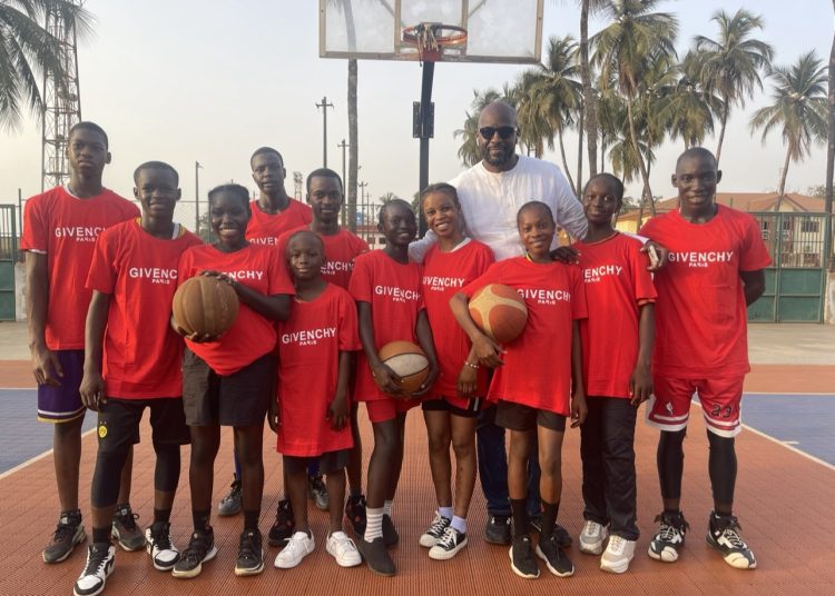 Basketball : La société Albayrak offre des tee-shirts aux jeunes basketteurs