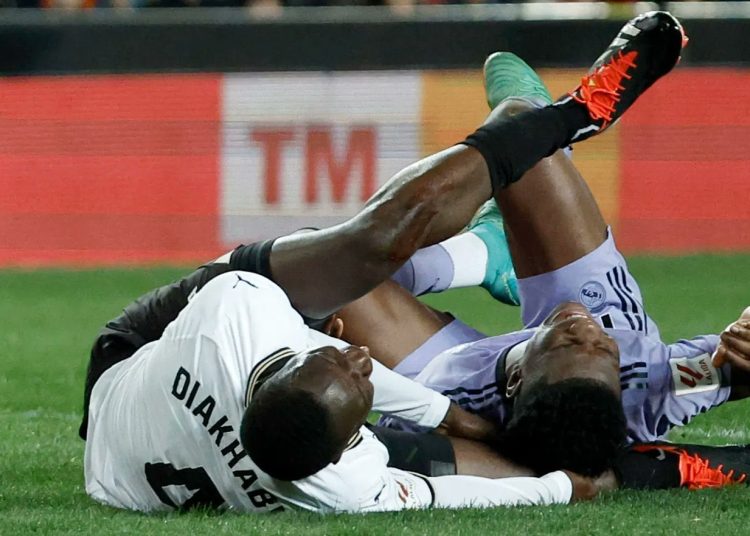 Valencia CF : l’opération de Diakhaby programmée à Lyon, les dernières informations