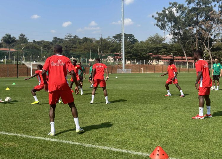Kampala : Paulo Duarte lance son regroupement avec huit joueurs à l’entraînement